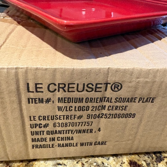 NWT Set of 2 Le Creuset Medium Oriental Square Plate w LC logo 21cm (Cerise) - Picture 4 of 14